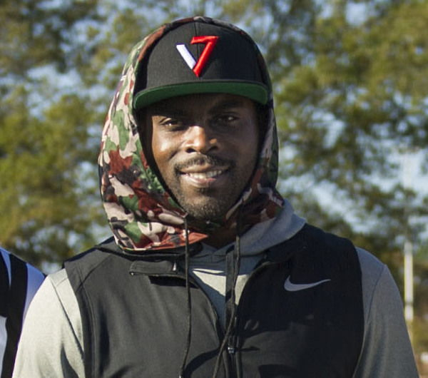 Social Media Celebrates Norfolk State Hiring Michael Vick While PETA Criticizes