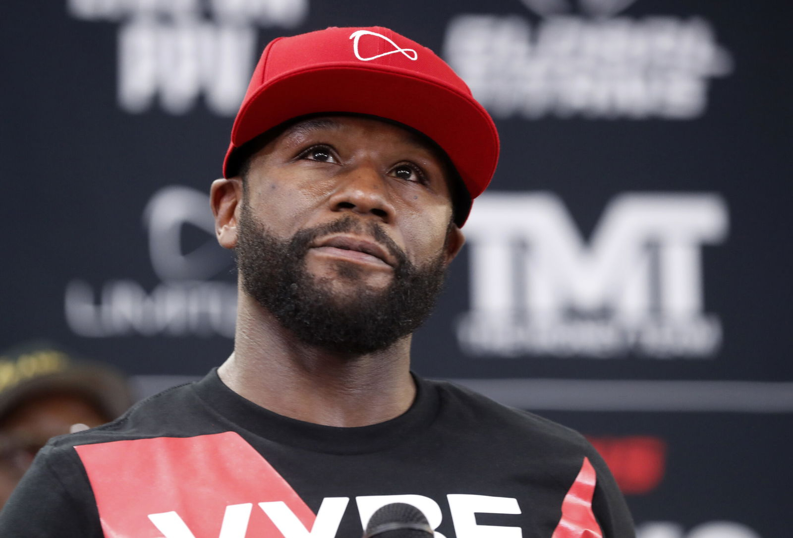 Floyd Mayweather Jumps In His MAGA Bag, Calls Trump The ‘Best President’ In U.S. History