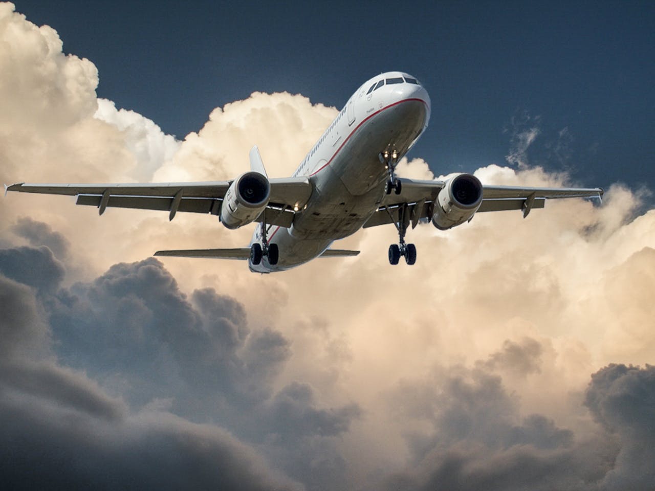 Yes Lord! Passenger On JetBlue Flight To Florida Blesses Plane With Holy Oil As Fears Over Crashes Grow