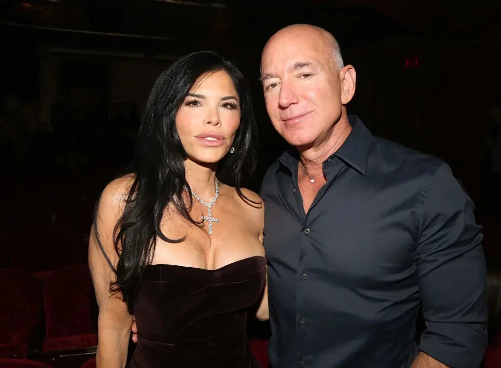 ‘Who In Their Right Mind Would Buy That?’: Jeff Bezos’ Fiancée Sparks Outrage for Flaunting ‘Tacky’ $6,000 Fashion Accessory 