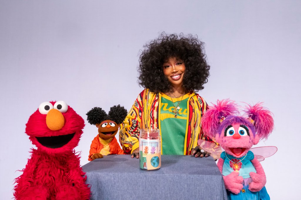 SZA Performs New Song About Gratitude On ‘Sesame Street’ [Video]