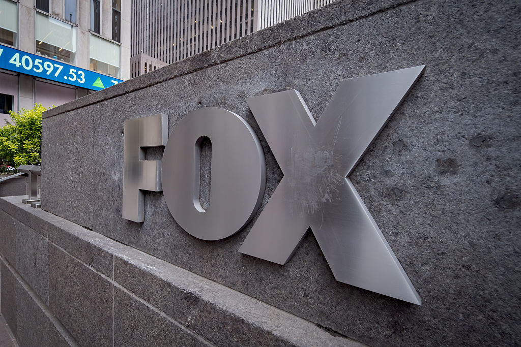 Tucker Carlson & Steven Bannon Bash Fox News, Calls It A “Propaganda” Network