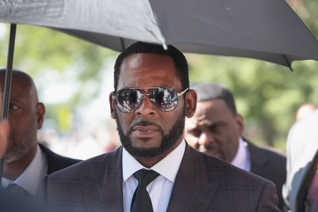 R. Kelly Reportedly Still Controlling Joycelyn Savage’s Life, Social Media Brutally Reacts To His Overdose