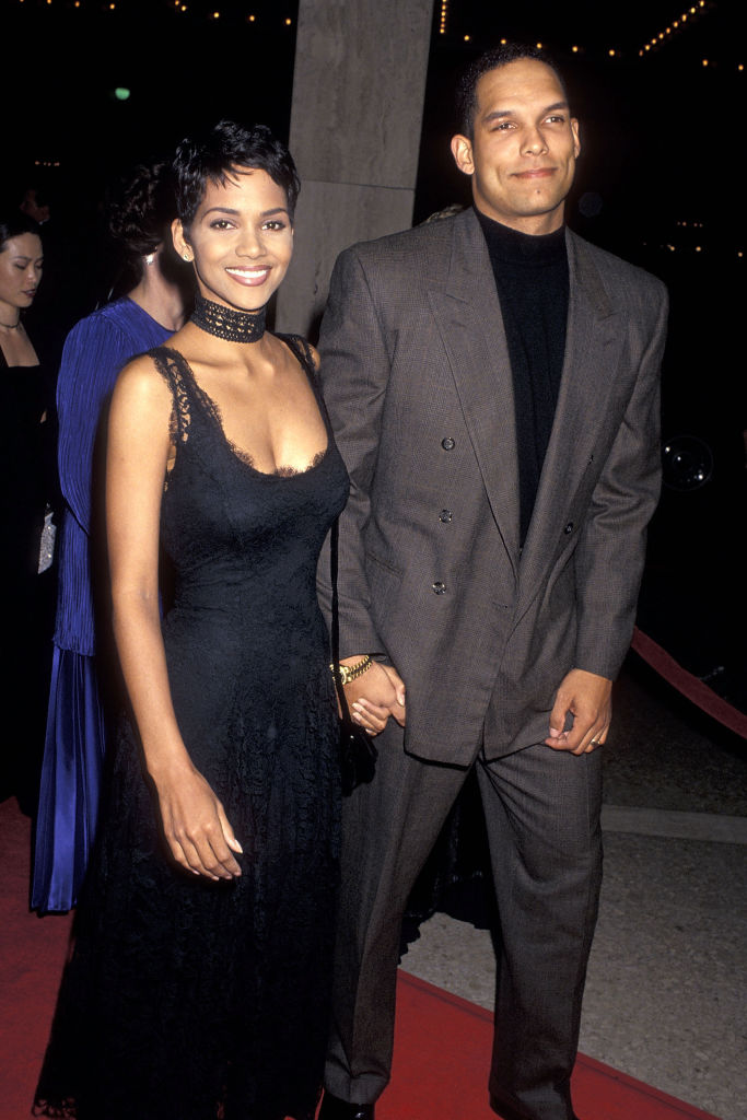 David Justice Reveals Divorcing Halle Berry Because She Didn’t Cook & Clean, Fans Drag MLB Champ For ‘Fumbling’ Our Forever Fave