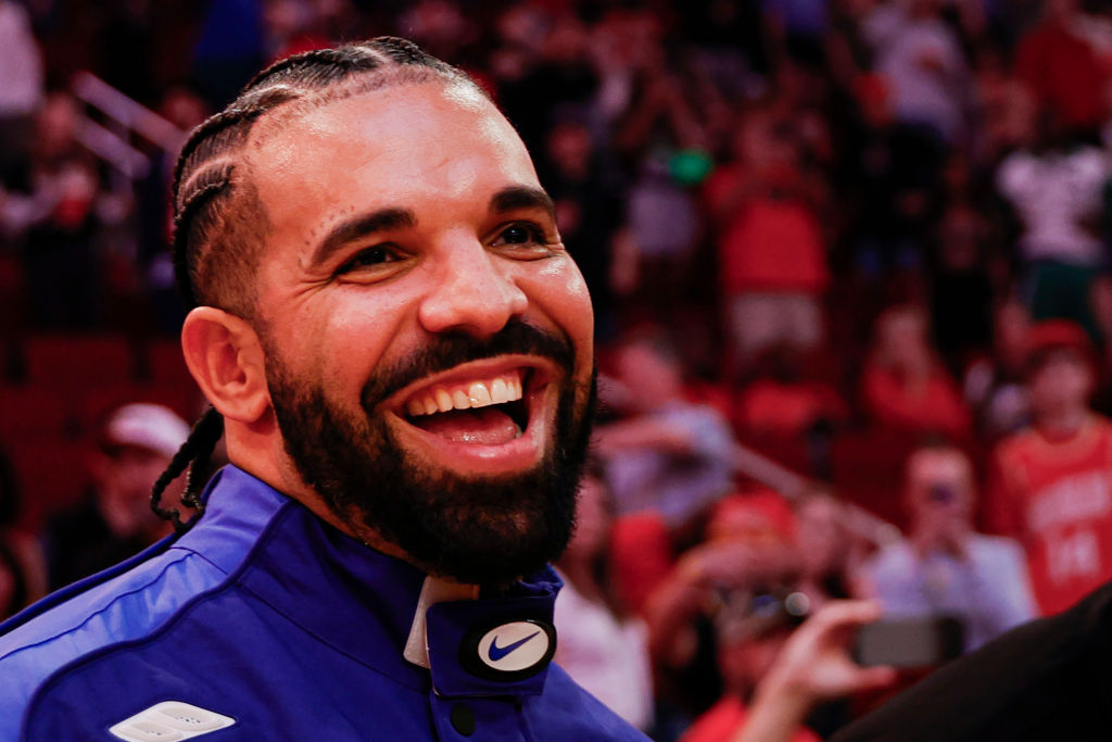 Drake Adding Tupac’s Death Row Chain To His Collection Leaves X Angry