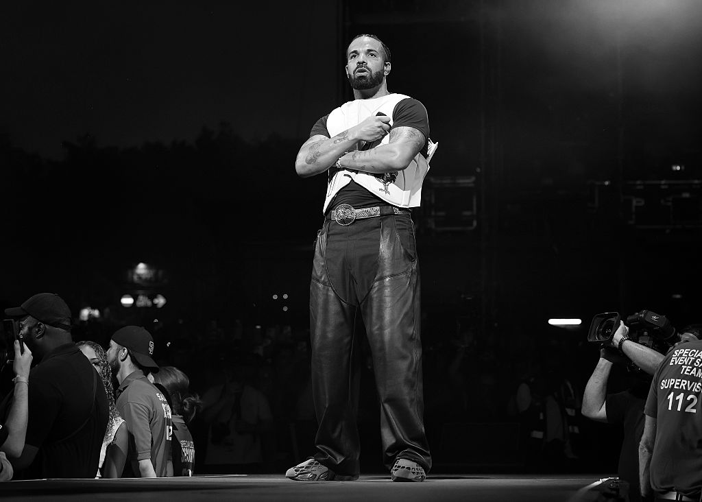 Drake Pelted With Toilet Tissue & Water Bottles During Amsterdam & London Concerts