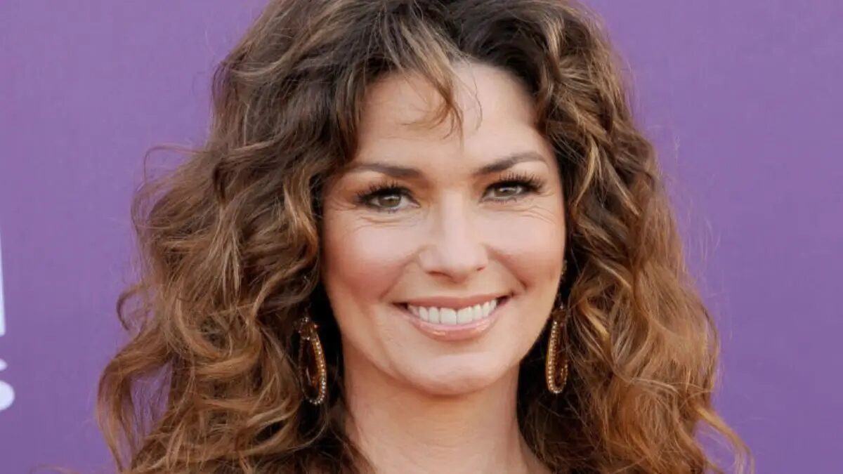 ‘Who Is That?’: Shania Twain’s Birthday Suit Thirst Trap Has Fans Saying She’s ‘Still Such a Baddie’ as Critics Zoom In