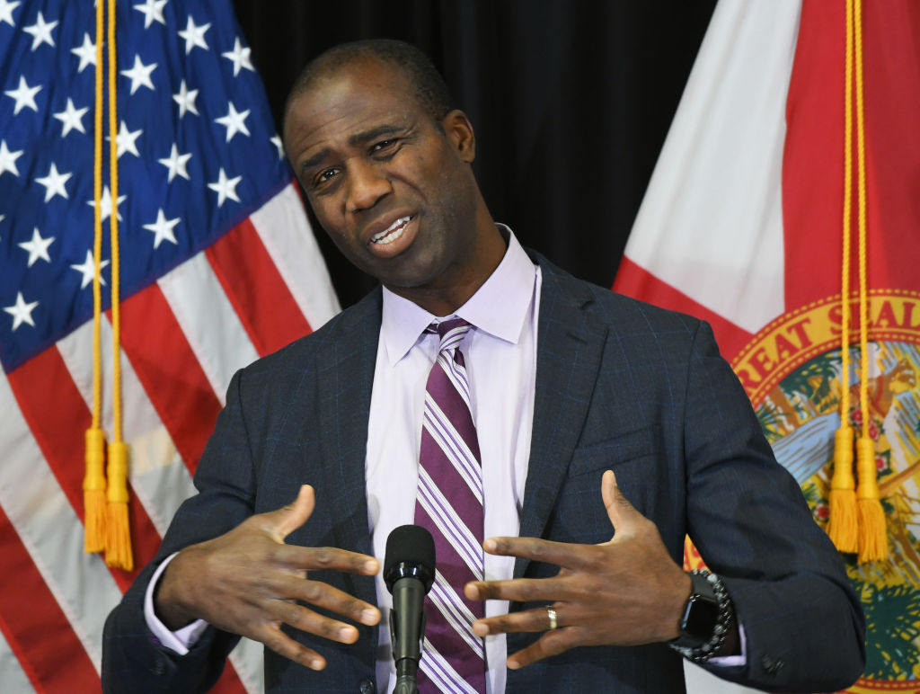 Florida Plans To Cut Vaccine Mandates, Causes Viral Uproar