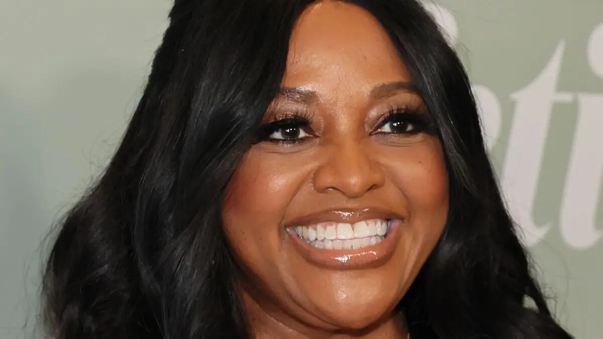 ‘Who Is That?’: Sherri Shepherd’s Unrecognizable Look at Has Fans Doing a Double Take, Zooming In on Her New Rack and Snatched Waist