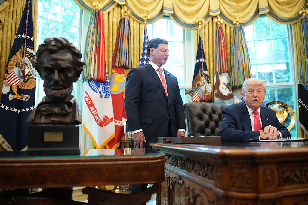 ‘It’s Crooked’: New White House Sculpture Draws Attention, But Fans Zoom In on What Trump Placed Beside It to Feed His Vanity