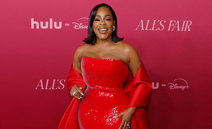 Body-ody-ody! Niecy Nash Brings The Fashion Heat In Sergio Hudson To The All’s Fair Premiere