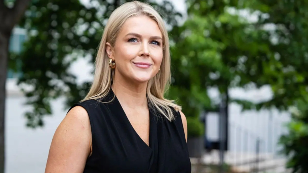 Karoline Leavitt’s Sudden Wardrobe Switch Has Social Media Buzzing About the Real Reason Why