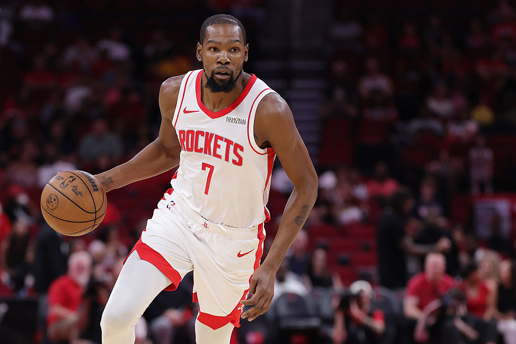 Kevin Durant Becomes Highest Career Earner In NBA History, Trolls Stay Silent