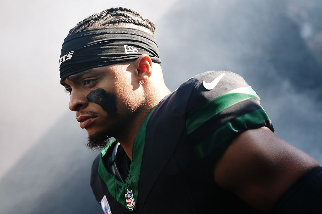 Justin Fields Opens Up About “Crying” In His Closet Amid Jets Struggles To Win