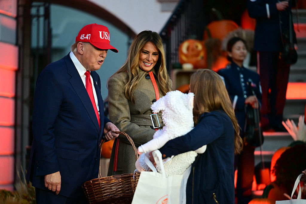 ‘Did They Get That in Lieu of Candy’: Trump Gets Dragged After Awkward Halloween Moment with Kids—Then Repeats Bizarre Trick from His Last Presidency
