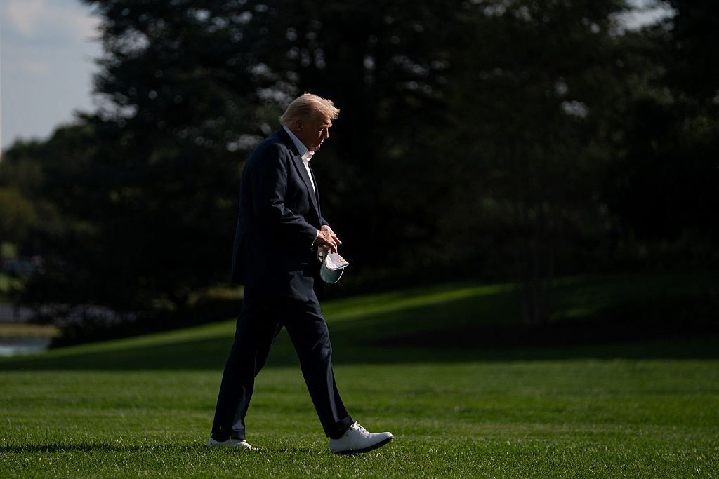 ‘Never Going to Let It Go’: Trump’s Golf Day Takes an Awkward Turn As He Starts Venting to Friends About Being Mistreated, Their Reactions Say It All