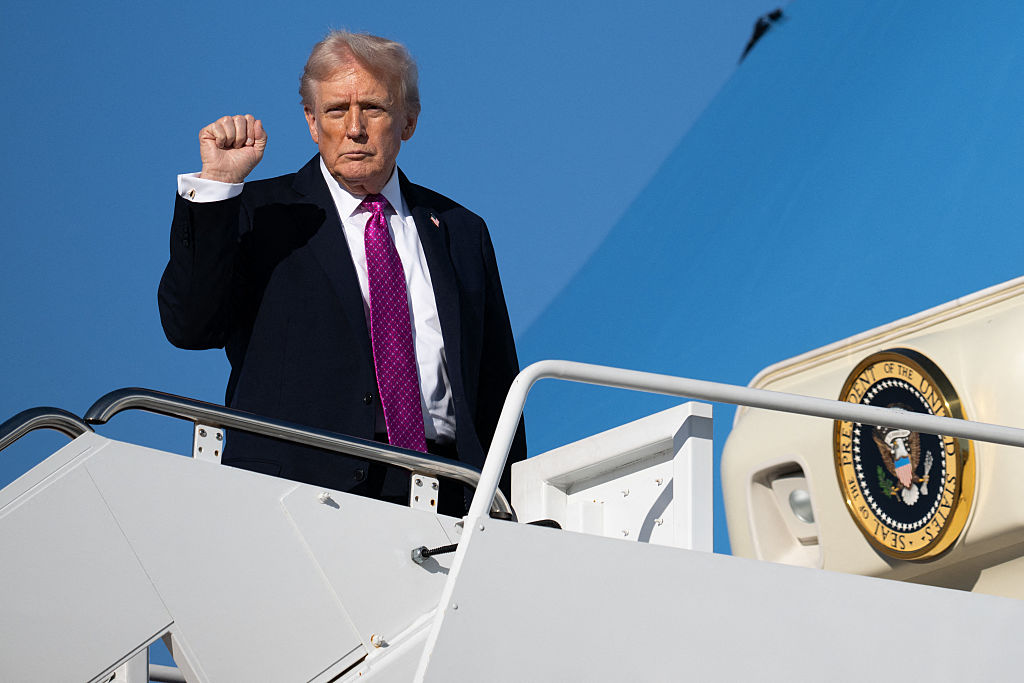Secret Service Uncovers Hunting Stand Near Trump’s Air Force One Landing Spot, Social Media Skeptical