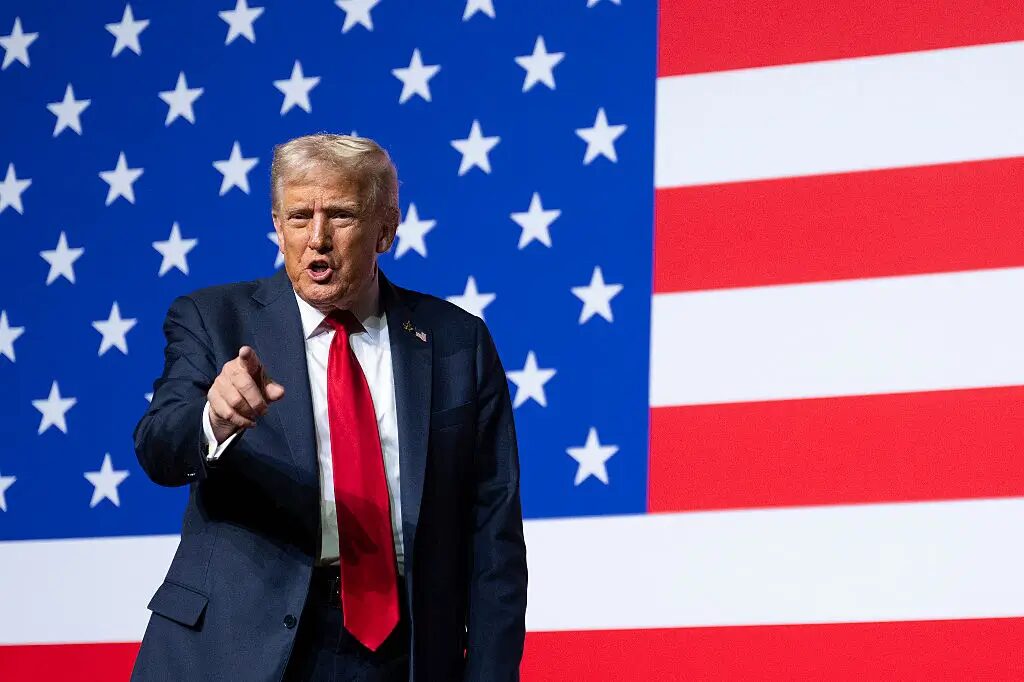‘The Orange Dictator Has Spoken’: Donald Trump Slammed as ‘Narcissist’ for Ordering Military Leaders to Clap for Him —or Else