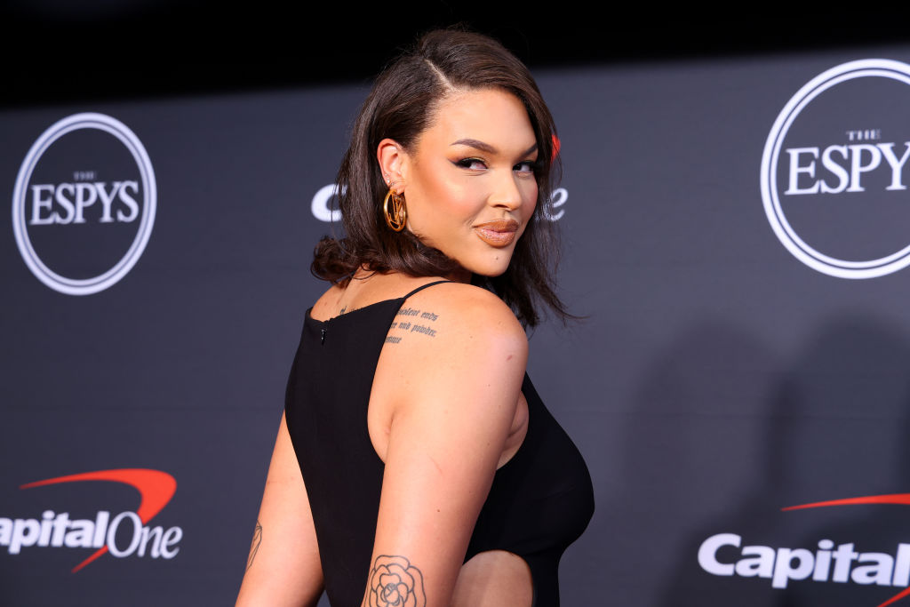 The Beauty & Power of Liz Cambage: Her Most Iconic Style Moments [Gallery]