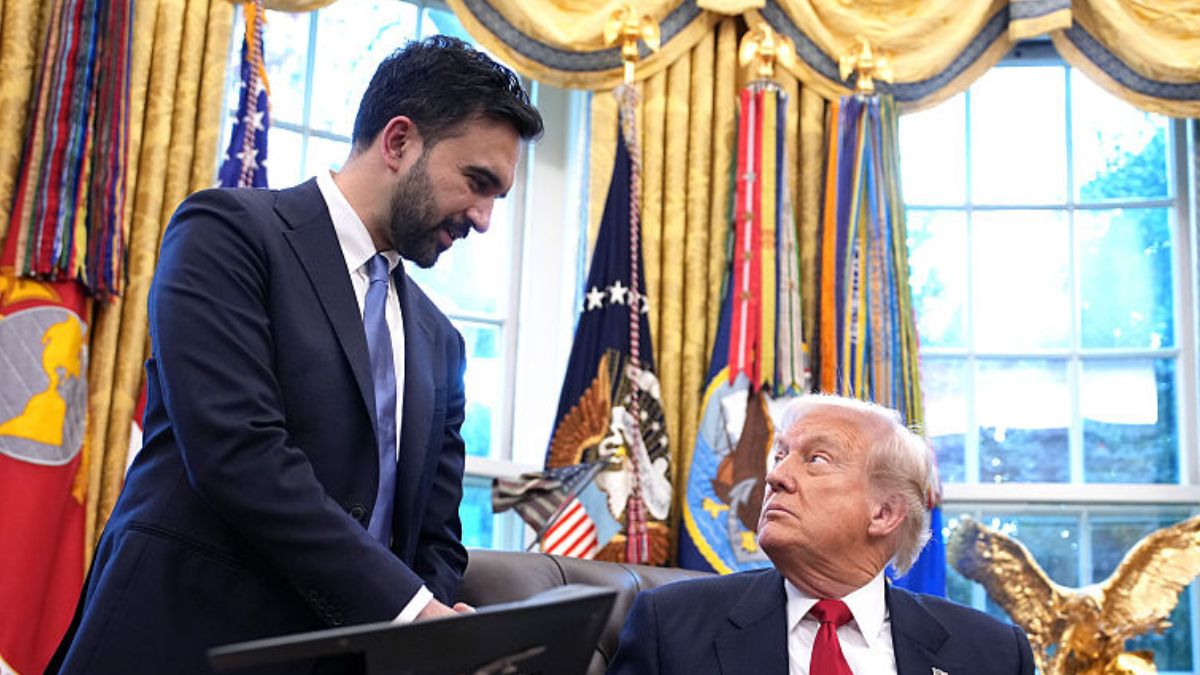 ‘Whoa’: Trump Tries His Signature Power Move on Mamdani and Pets Him Like a Dog Before the NY Mayor Reminds Him He’s Not In Control