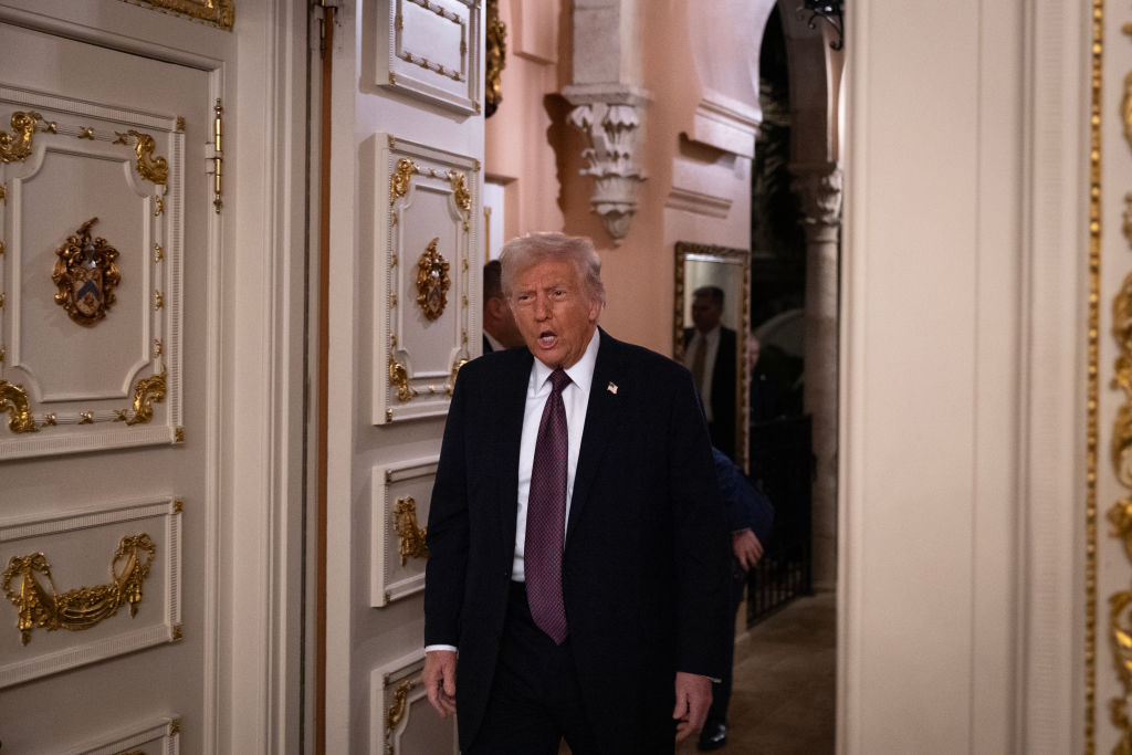 ‘Did He Really Swipe That?’: Trump’s Mar-a-Lago Photo Flex Sparks Chaos After Fans Catch What Shouldn’t Be Sitting In His Hallway