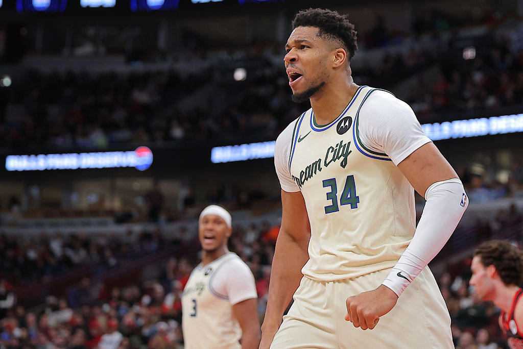 Giannis Antetokounmpo Causes Chaos & Debate With Windmill Dunk In Garbage Time