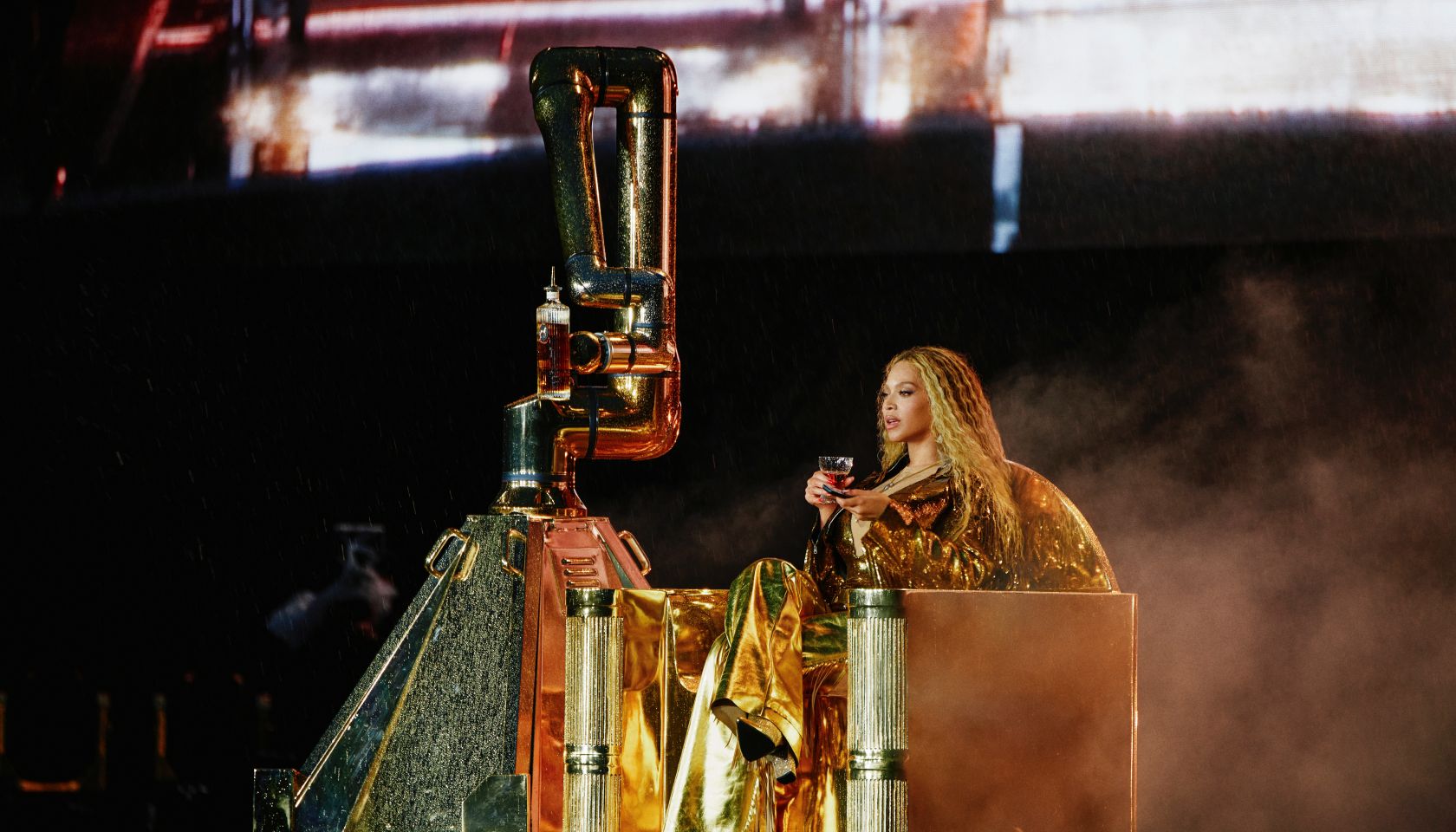 Yee-Haw Holiday! Beyoncé’s SirDavis American Whisky Brings Holiday Pop-Up to NYC—And You Can Take A Photo With The Iconic Robot Arm