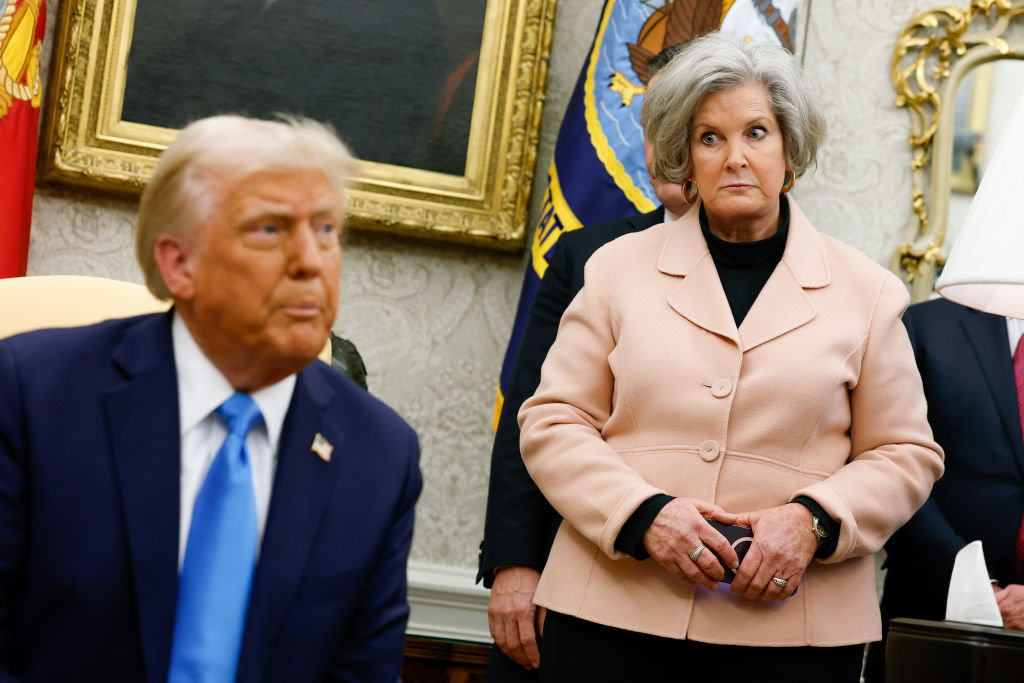 ‘Whoa…She Reminds Him of His Mother’: Photo of Trump’s Mom Next to Susie Wiles Explodes Online After His Bizarre Reaction to Her Vanity Fair Bombshell