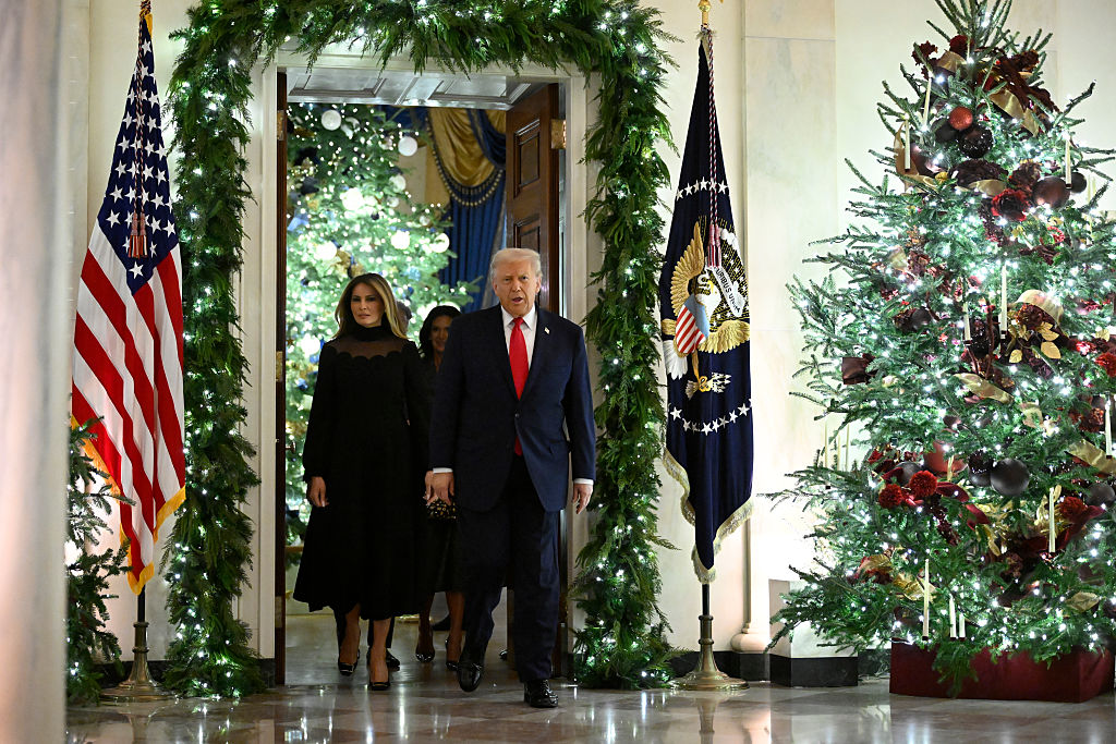 ‘It Be Your Own Family’: Melania Posts  Damaging Video of Trump Struggling as Health Concerns Mount — and Fans Say She Knew Exactly What She Was Doing