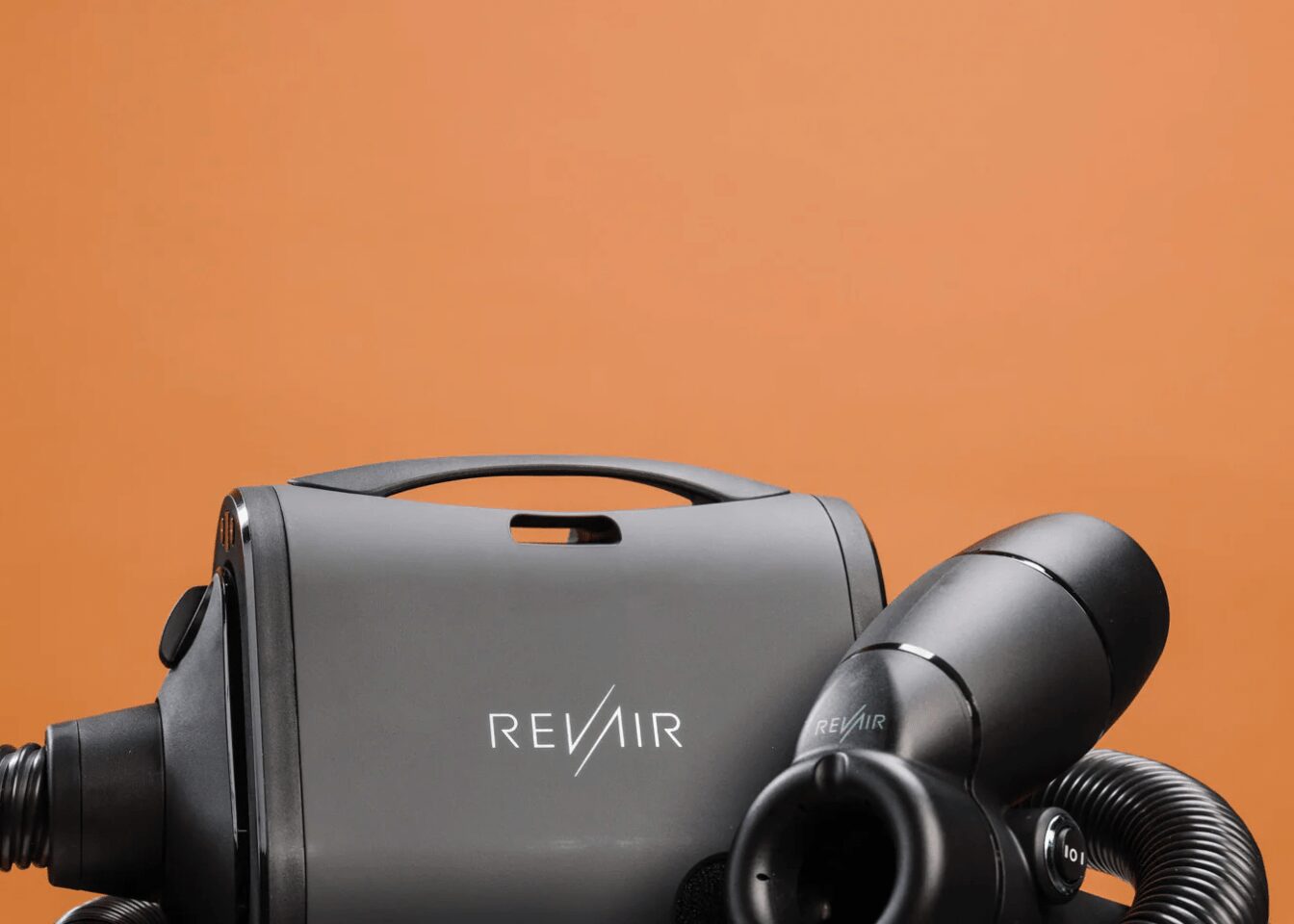 The Holiday Gift Guide For Beauty Lovers That Can’t Live Without Their Tools