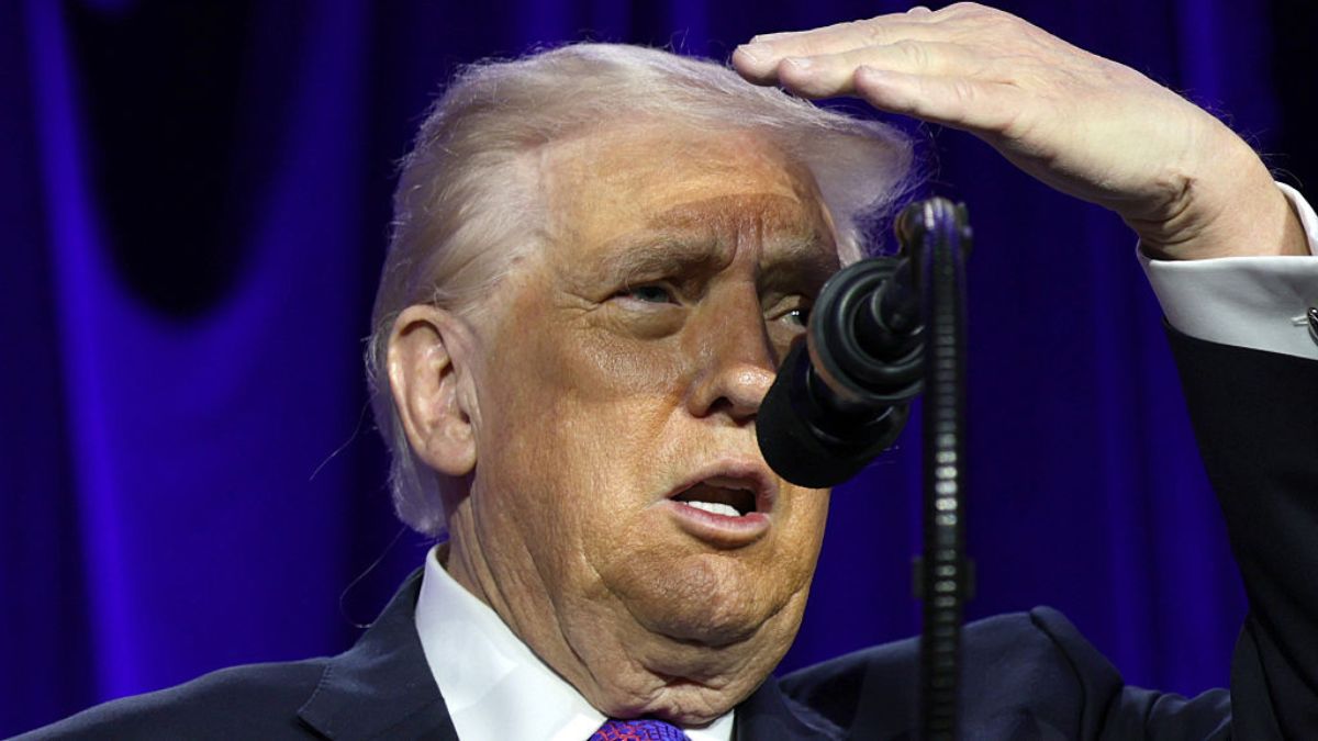 ‘All This at a PRAYER BREAKFAST?!’ Trump Brags About Religion on Live TV — Then Melts Down When a Prayer Interrupts His Meal