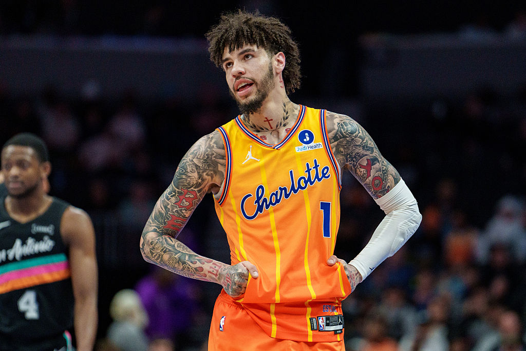 LaMelo Ball Crashes Custom Hummer & Leaves Scene In A Lamborghini