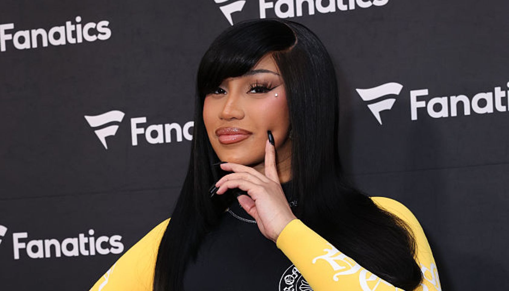 Cardi B Calls Out Little Miss Drama Tour Doubters, Drags Trump Advisor For Nicki Minaj Bot Connection Claims