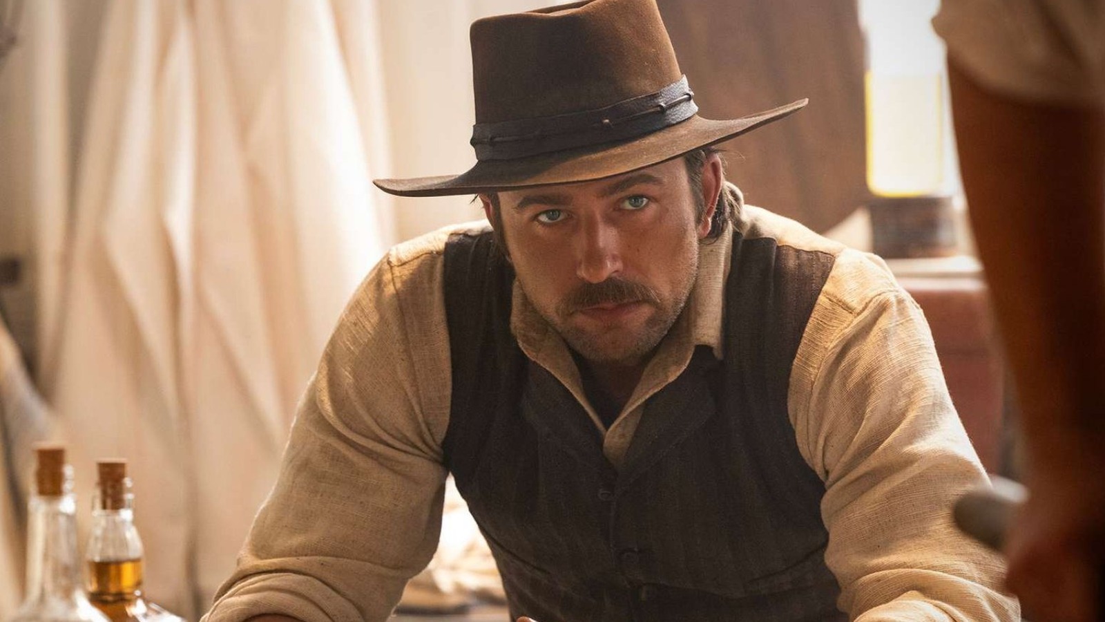 Before Yellowstone, 1923 Star Brandon Sklenar Was An Extra On A Hit Fox Series