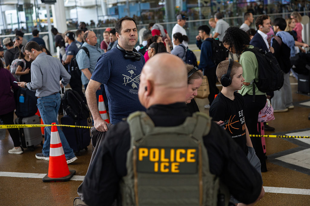 Trump Chooses ICE Over TSA: Houston Airports Average Over 40% Call-Out Rate During Government Shutdown