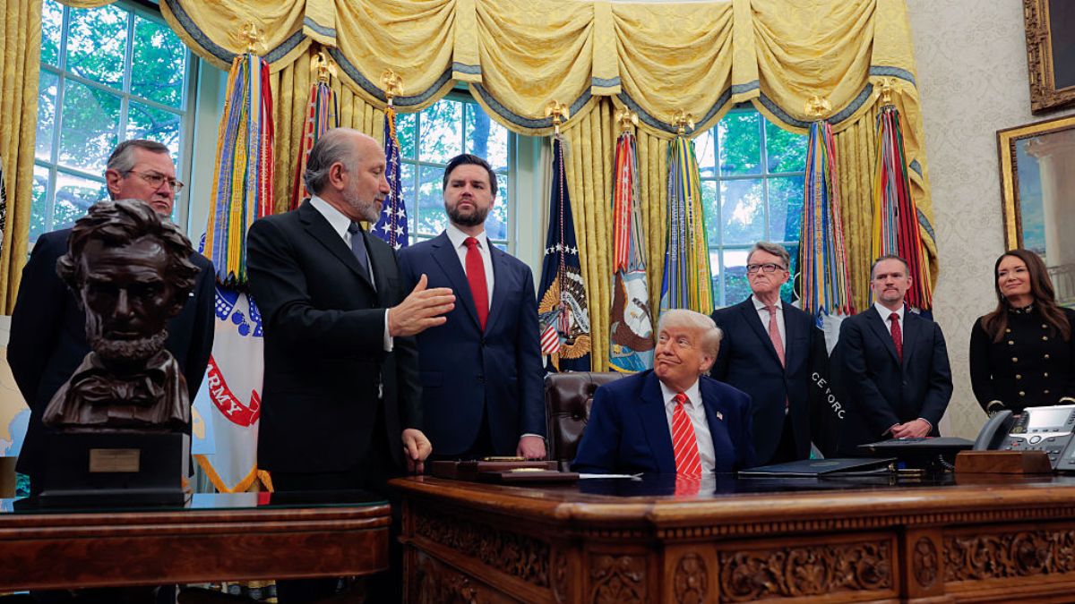 ‘He’s Covering Up’: Trump Ally and Former Epstein Neighbor Sweats, Mumbles Through Questions About Ties to Scandal. Now, He Could be on the Chopping Block