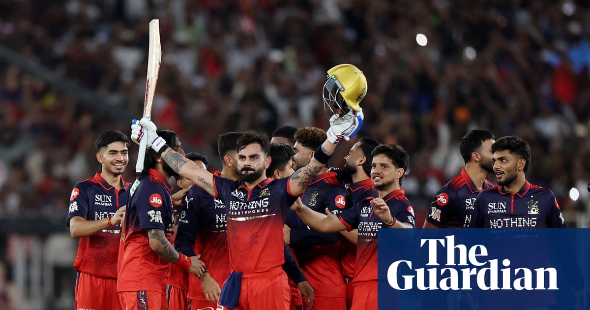 Virat Kohli hits winning runs as Royal Challengers Bengaluru retain IPL title – The Guardian