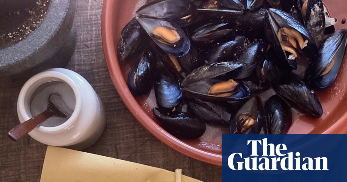 Rachel Roddy’s recipe for peppered mussels with salty chips | A kitchen in Rome