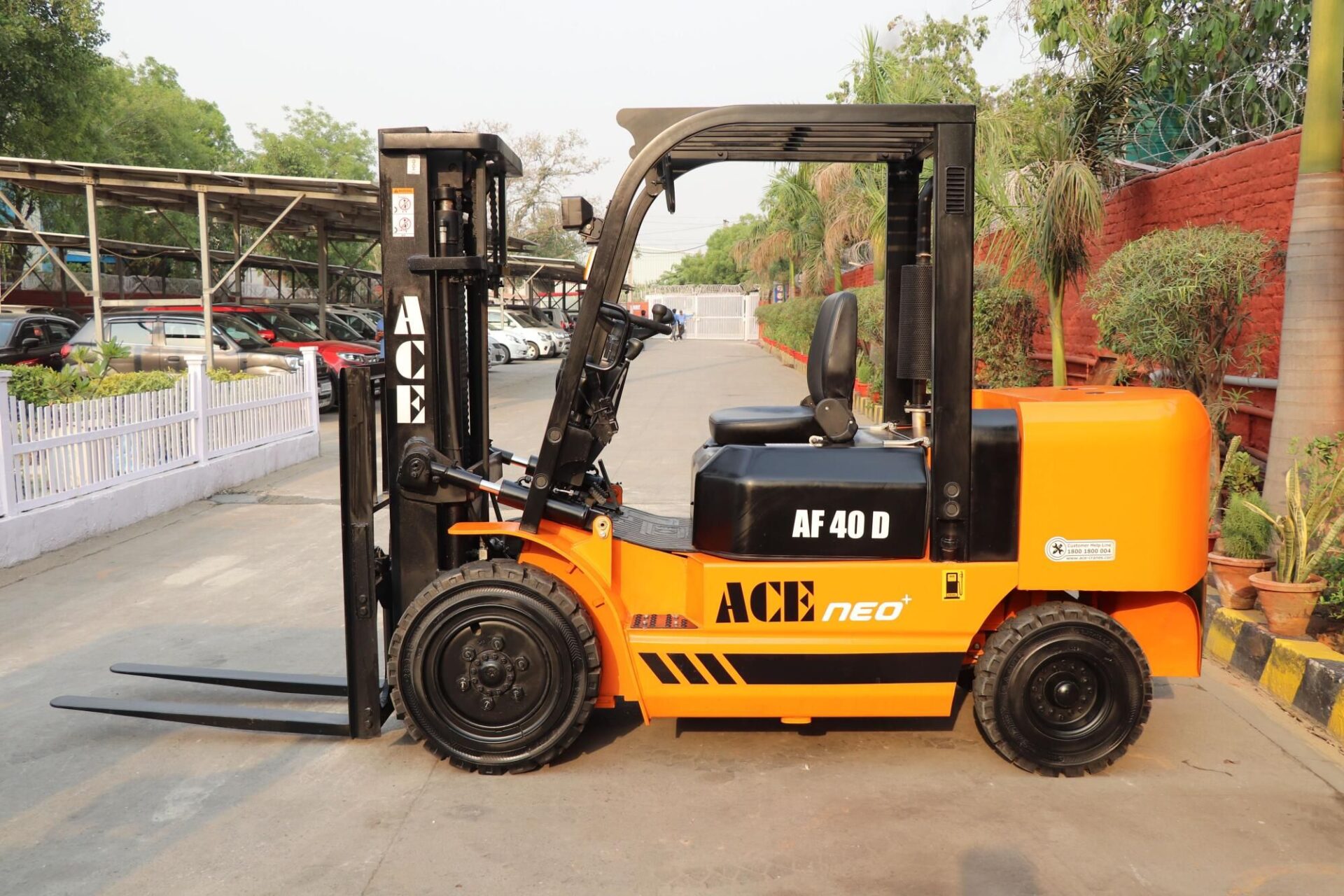 Reduce costly downtime in your distribution center with forklift rentals and proven habits