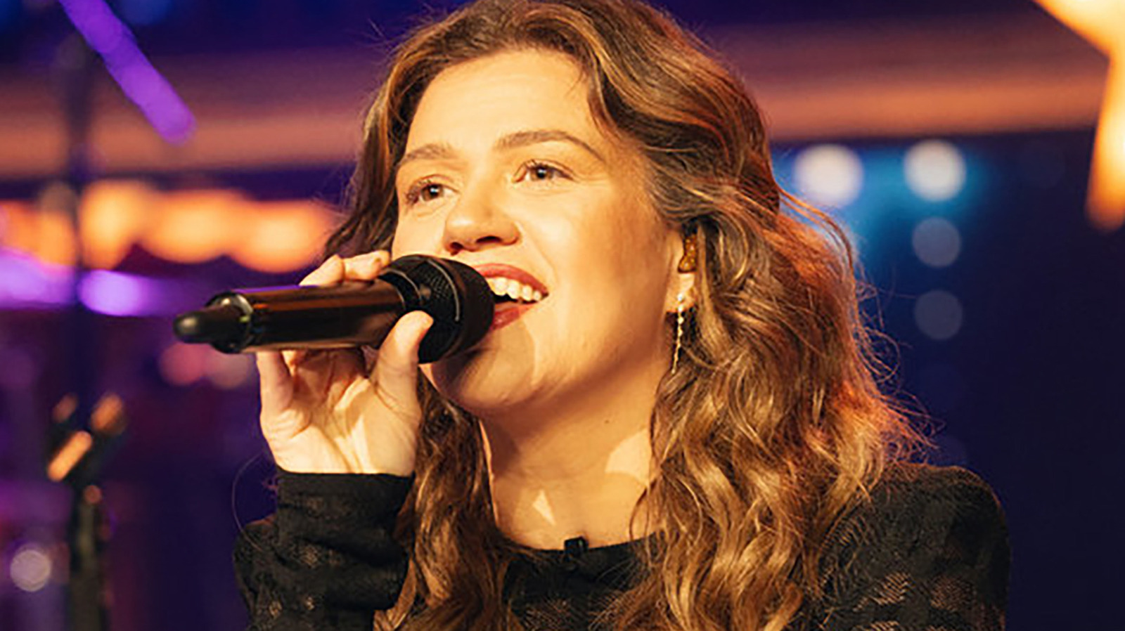 The Kelly Clarkson Show Ends On A High Note After 7 Years With ‘Golden’ Performances And A Visit From Her Kids
