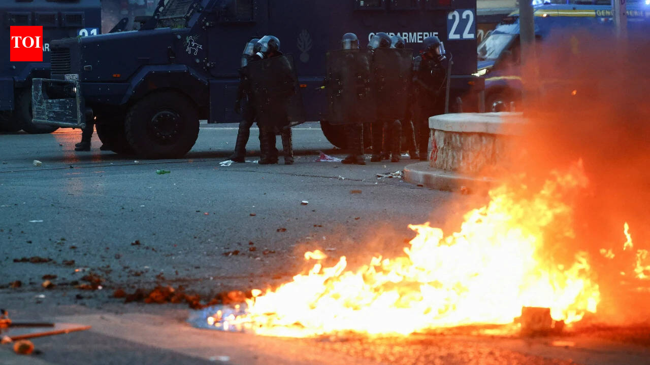 Protests sweep France, Spain as masked mobs loot shops, clash with cops; 1,100 held – The Times of India