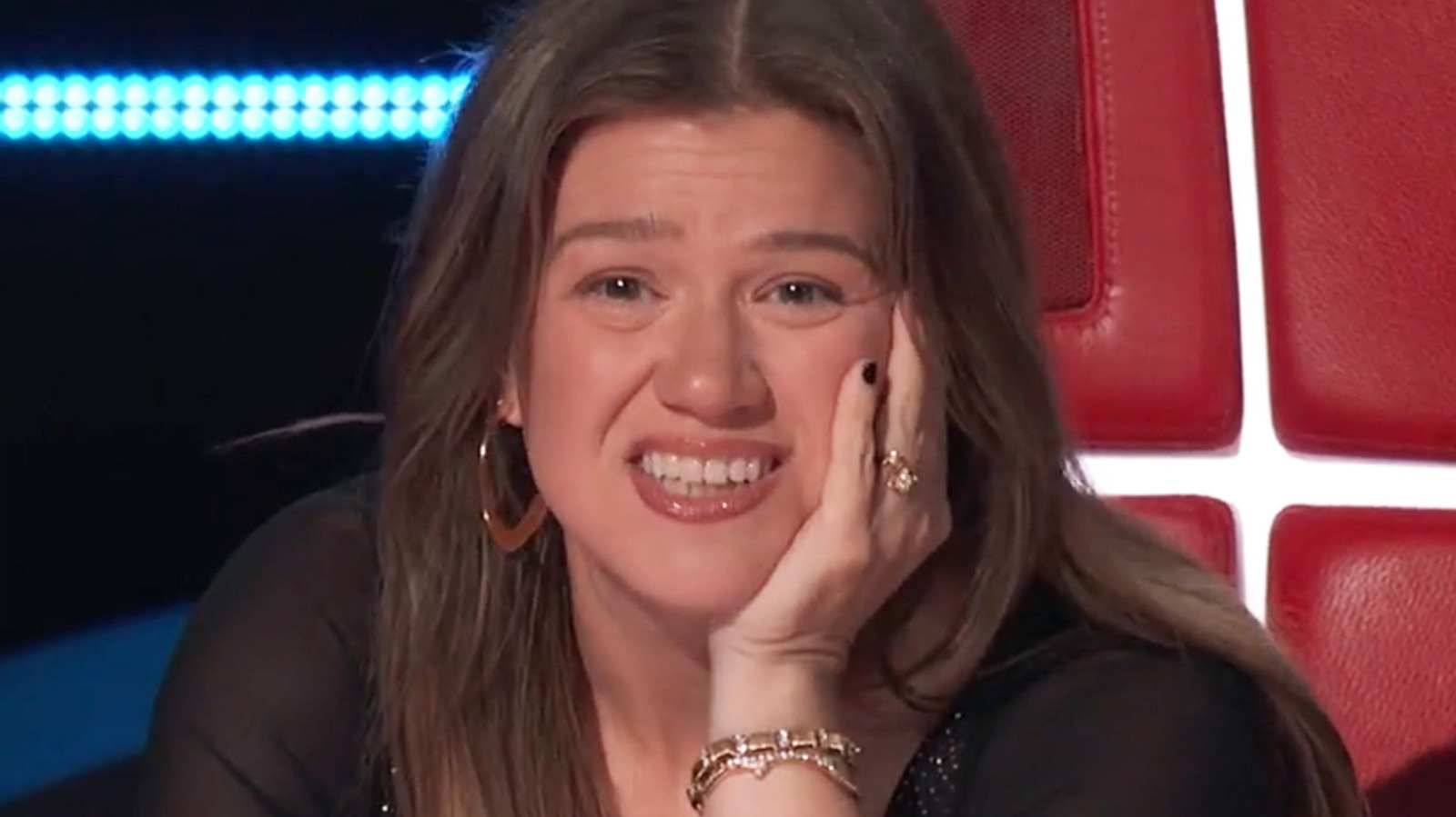 The Voice Battles End On A Cliffhanger — Kelly Clarkson Just Can’t Catch A Break This Week, Can She?