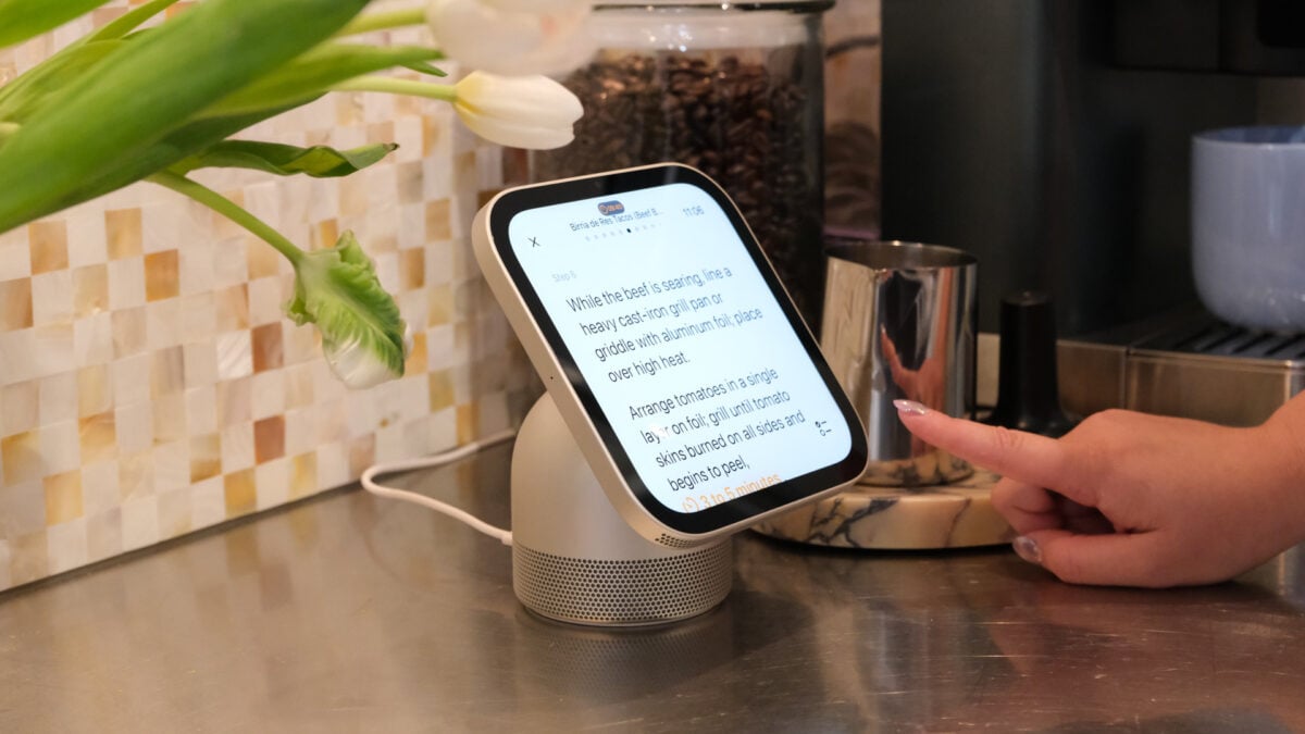 Apple’s HomeViews Reportedly Collected Dust in Warehouses ‘For the Better Part of a Year’ – Gizmodo