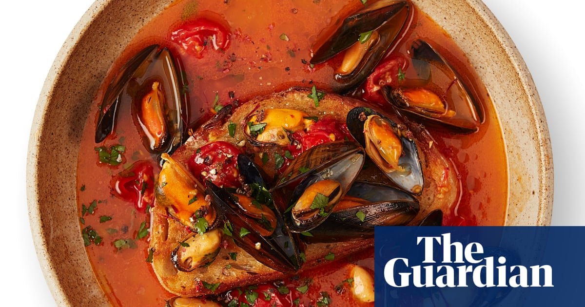 How to make the perfect zuppa di cozze – recipe | Felicity Cloake’s How to make the perfect …